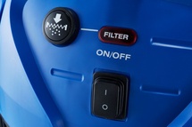 Přehledný ovládací panel s tlačítkem pro oklep filtru