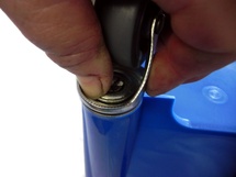 Silou ho zatlačíme do silikonového pouzdra