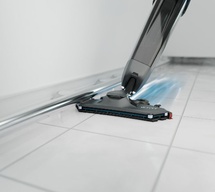 Pro odmytí nečistot podél stěn a lišt